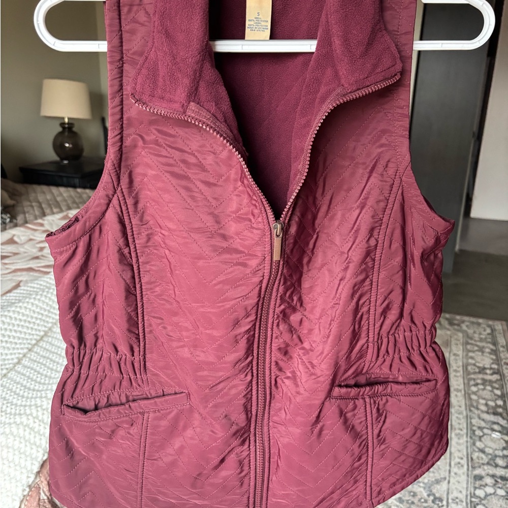 Women's Quilted Vest in Burgundy